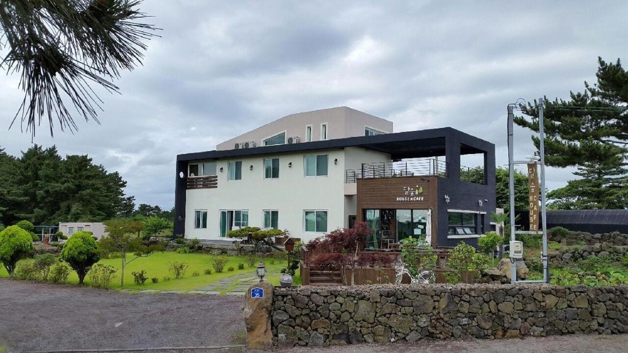 Moon Forest Guesthouse Jeju by Eksteriør bilde
