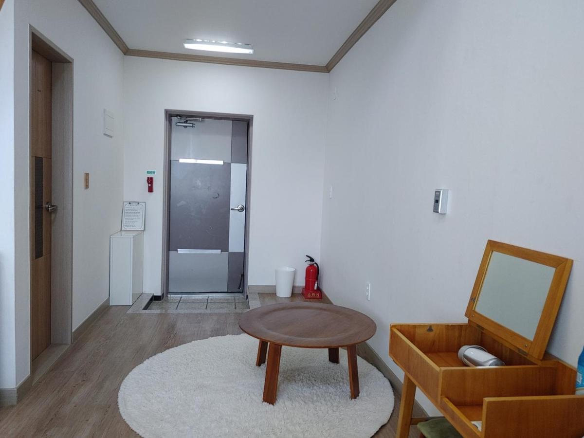 Moon Forest Guesthouse Jeju by Eksteriør bilde