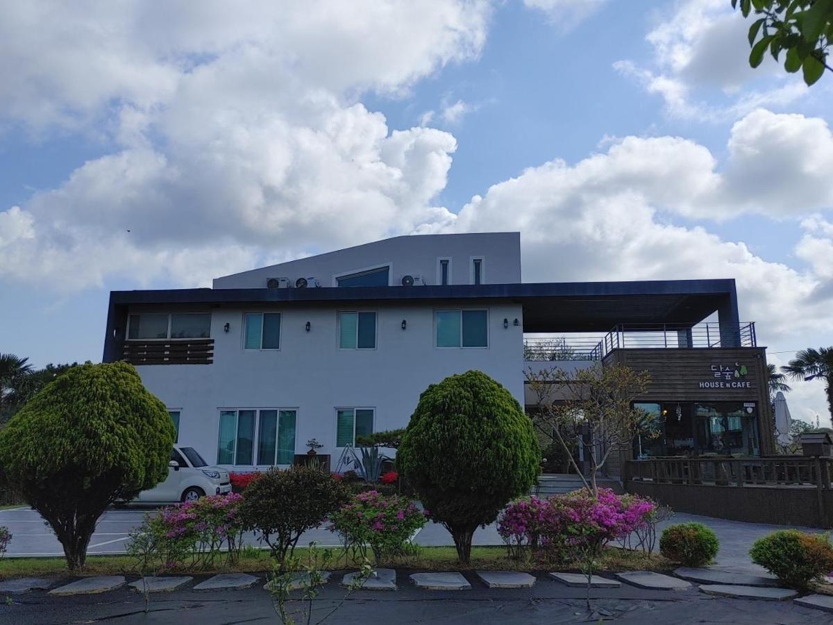 Moon Forest Guesthouse Jeju by Eksteriør bilde