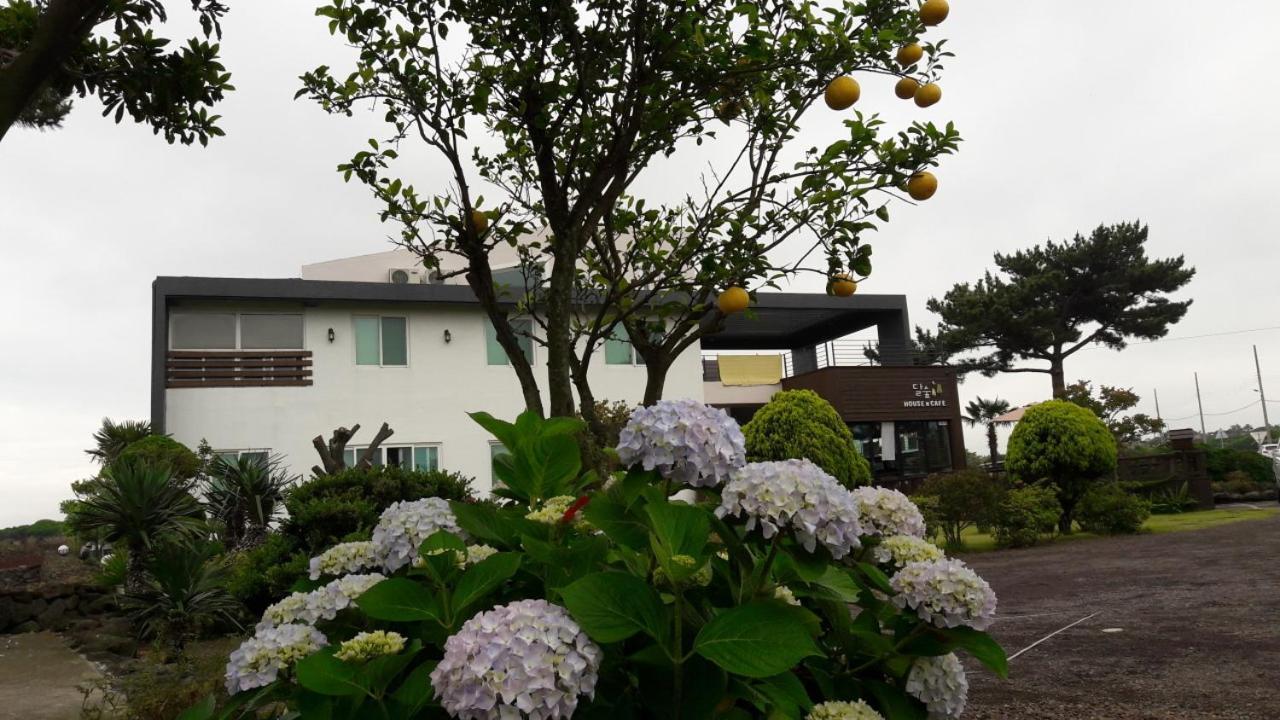 Moon Forest Guesthouse Jeju by Eksteriør bilde