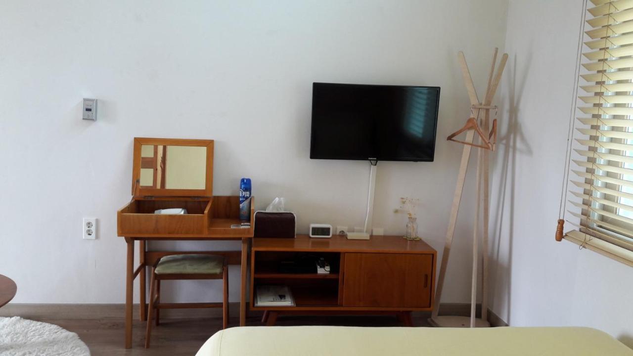 Moon Forest Guesthouse Jeju by Eksteriør bilde